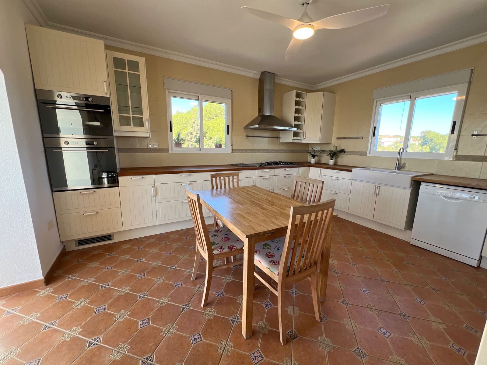 4 bedroom Villa for sale in Pinar de Campoverde with pool garage - € 699,000 (Ref: 8072389)