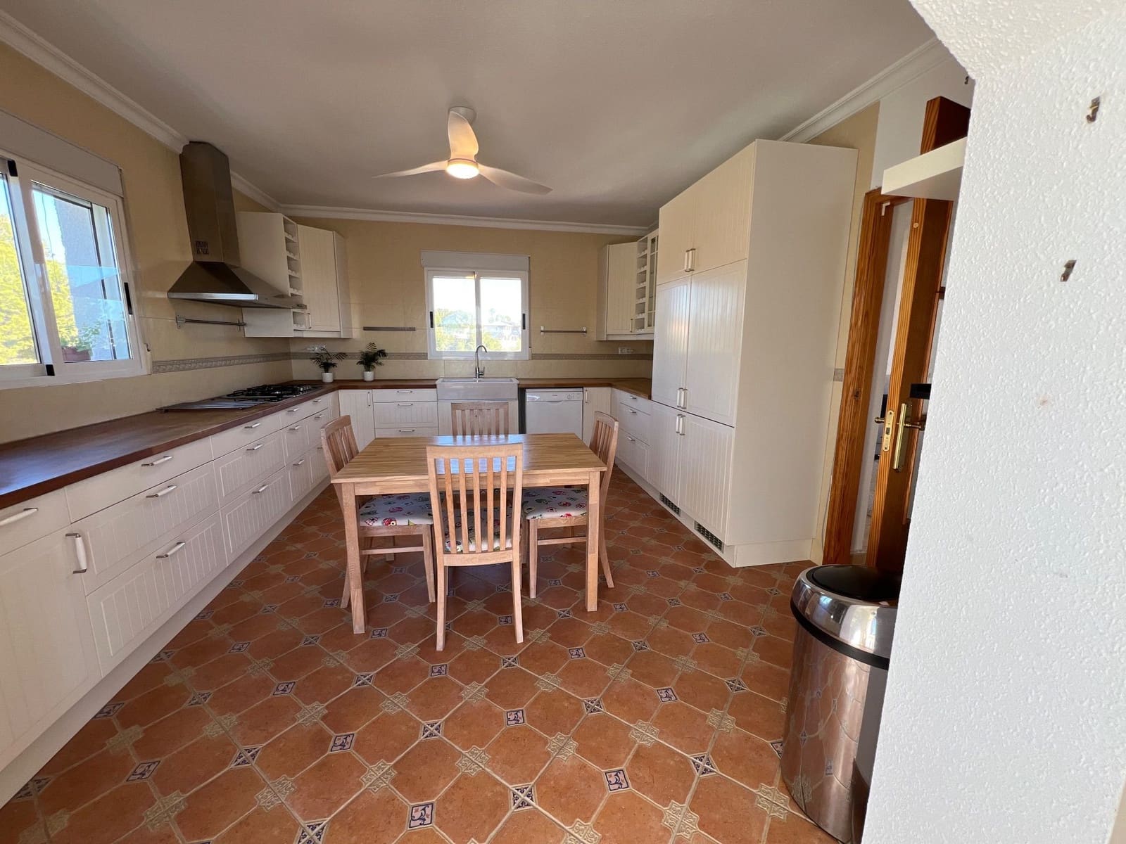 4 bedroom Villa for sale in Pinar de Campoverde with pool garage - € 699,000 (Ref: 8072389)