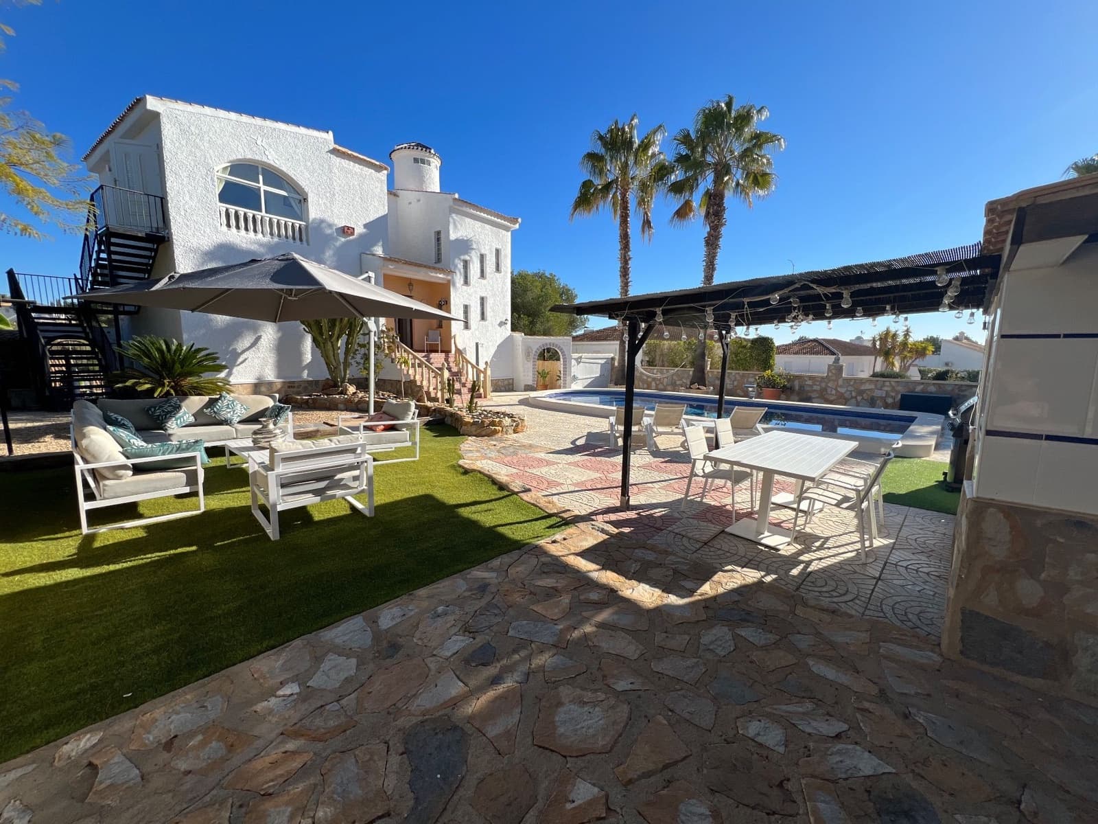 4 bedroom Villa for sale in Pinar de Campoverde with pool garage - € 699,000 (Ref: 8072389)