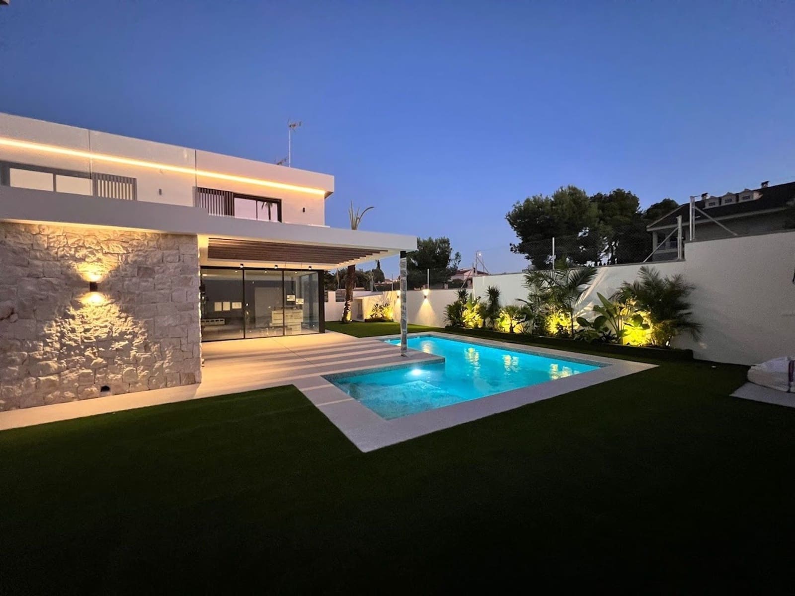 3 soveværelse Villa til salg i Orihuela Costa med swimmingpool garage - € 650.000 (Ref: 8174184)
