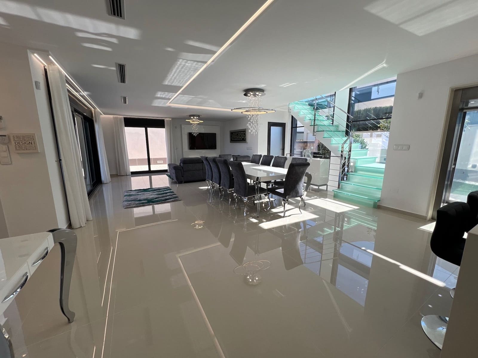 5 soverom Villa til salgs i San Miguel de Salinas med svømmebasseng garasje - € 849 000 (Ref: 8246811)