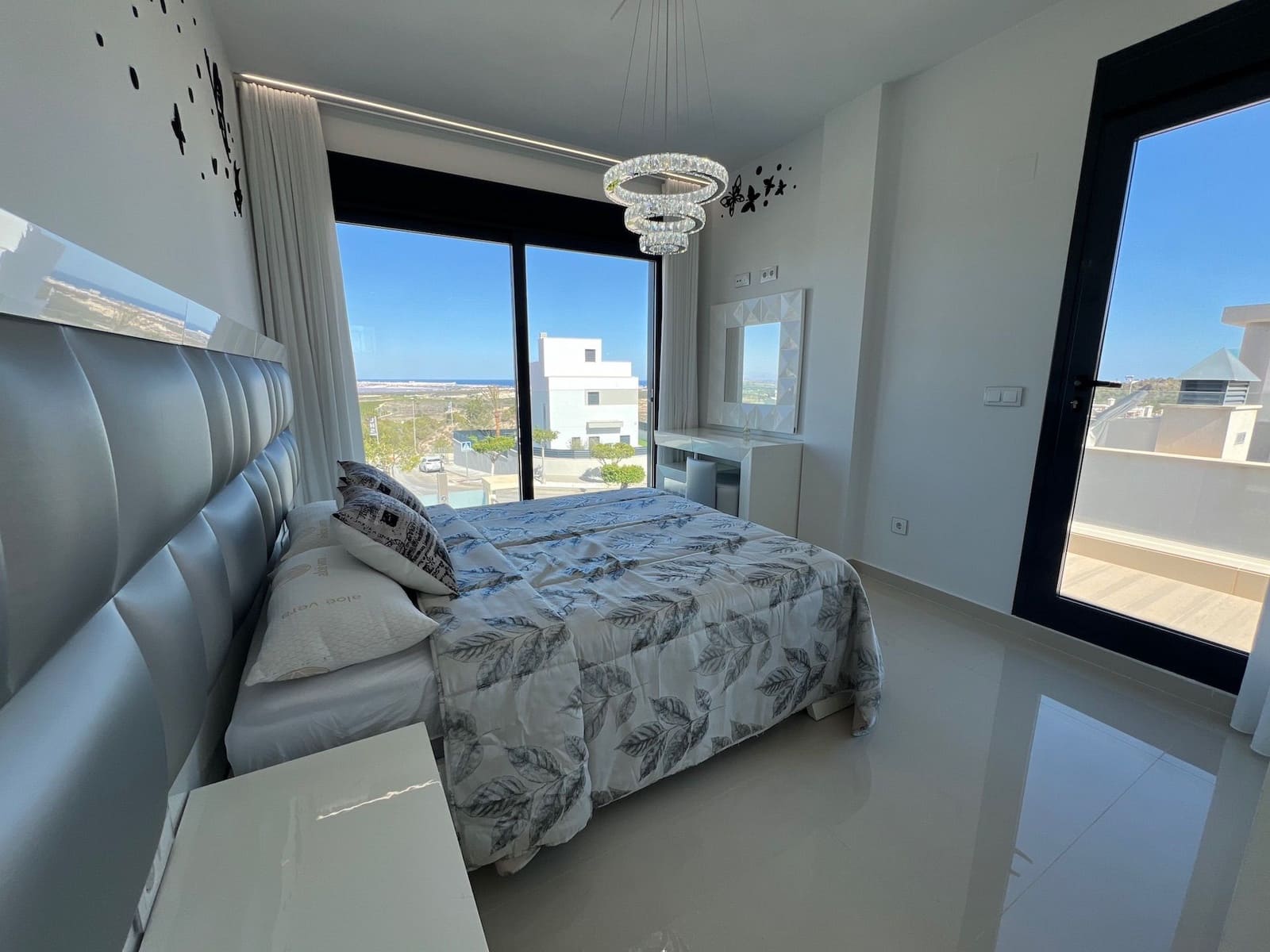 5 soverom Villa til salgs i San Miguel de Salinas med svømmebasseng garasje - € 849 000 (Ref: 8246811)