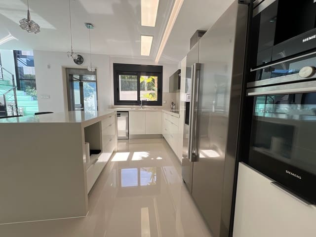 5 soveværelse Villa til salg i San Miguel de Salinas med swimmingpool garage - € 849.000 (Ref: 8246811)