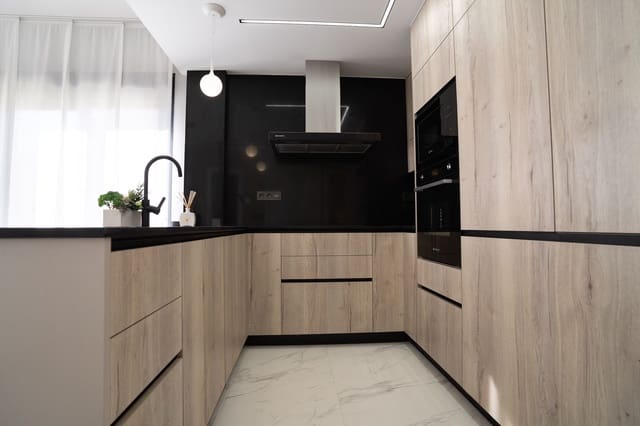 3 makuuhuone Huoneisto myytävänä paikassa Pilar de la Horadada mukana uima-altaan 
autotalli - 330 000 € (Ref: 8438407)