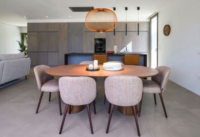 3 quarto Moradia para venda em San Miguel de Salinas com piscina garagem - 1 385 000 € (Ref: 8488703)