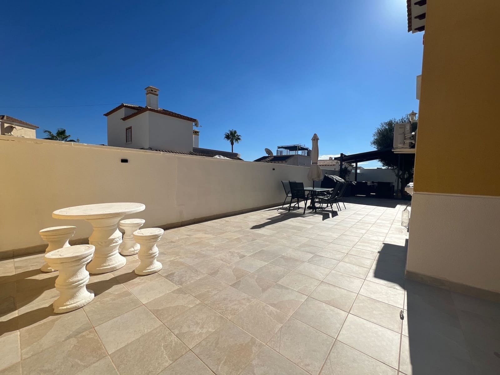 3 quarto Moradia para venda em Villamartin com piscina garagem - 432 000 € (Ref: 8588084)