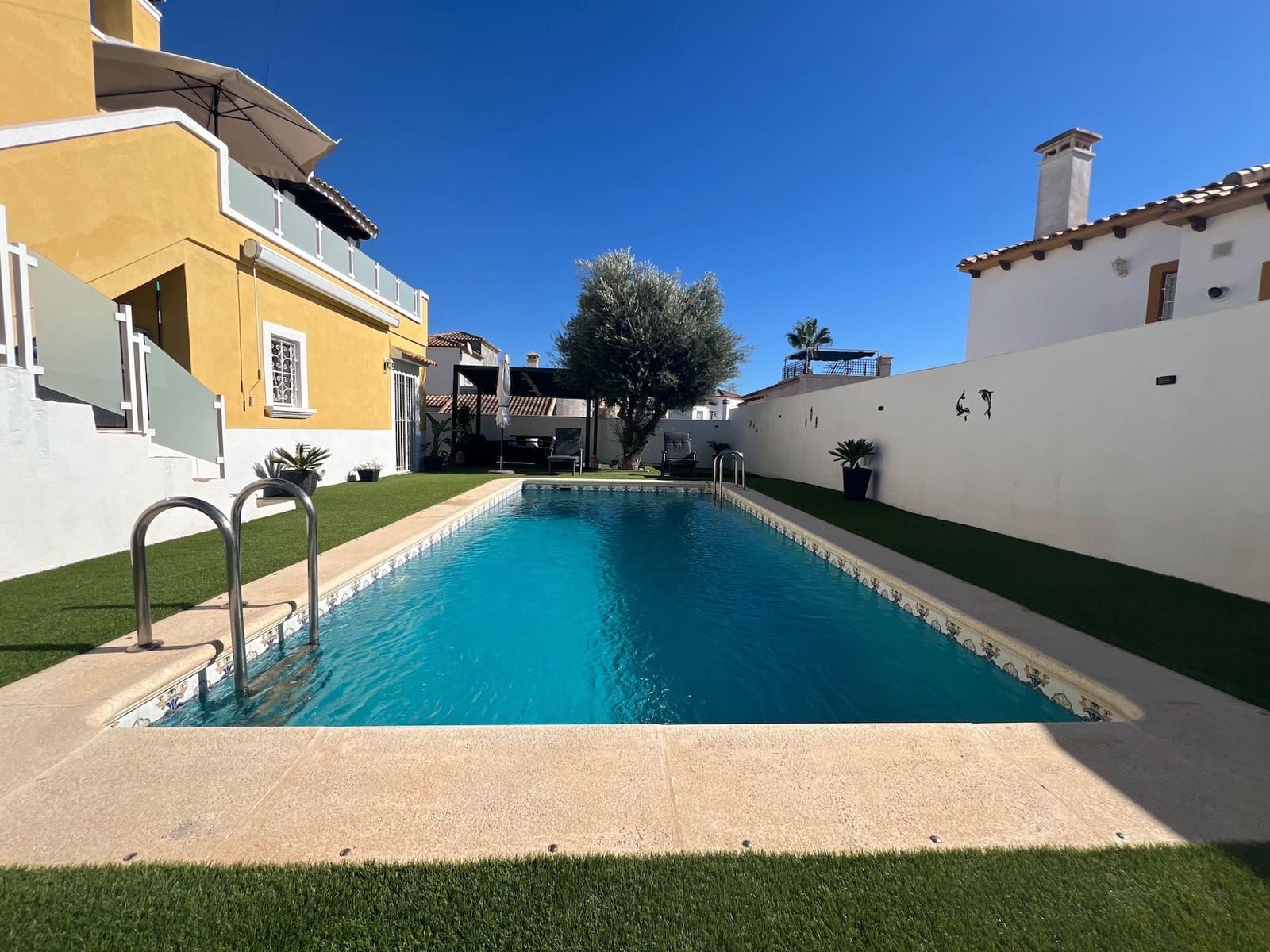 3 quarto Moradia para venda em Villamartin com piscina garagem - 432 000 € (Ref: 8588084)