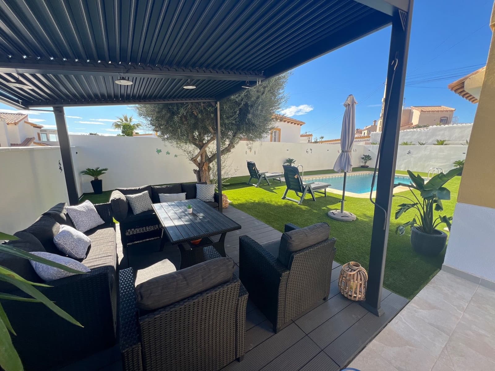 3 quarto Moradia para venda em Villamartin com piscina garagem - 432 000 € (Ref: 8588084)