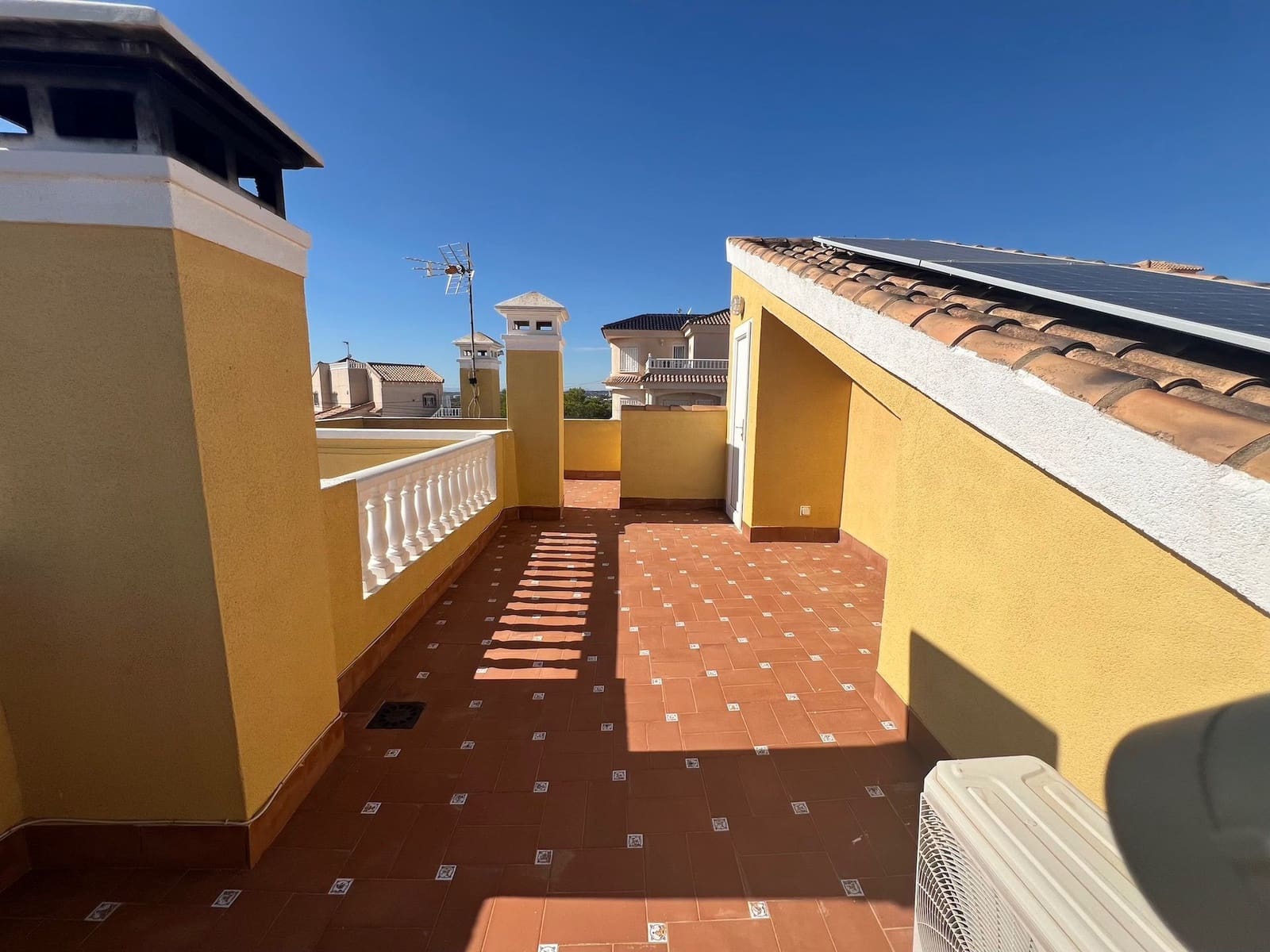 3 quarto Moradia para venda em Villamartin com piscina garagem - 432 000 € (Ref: 8588084)