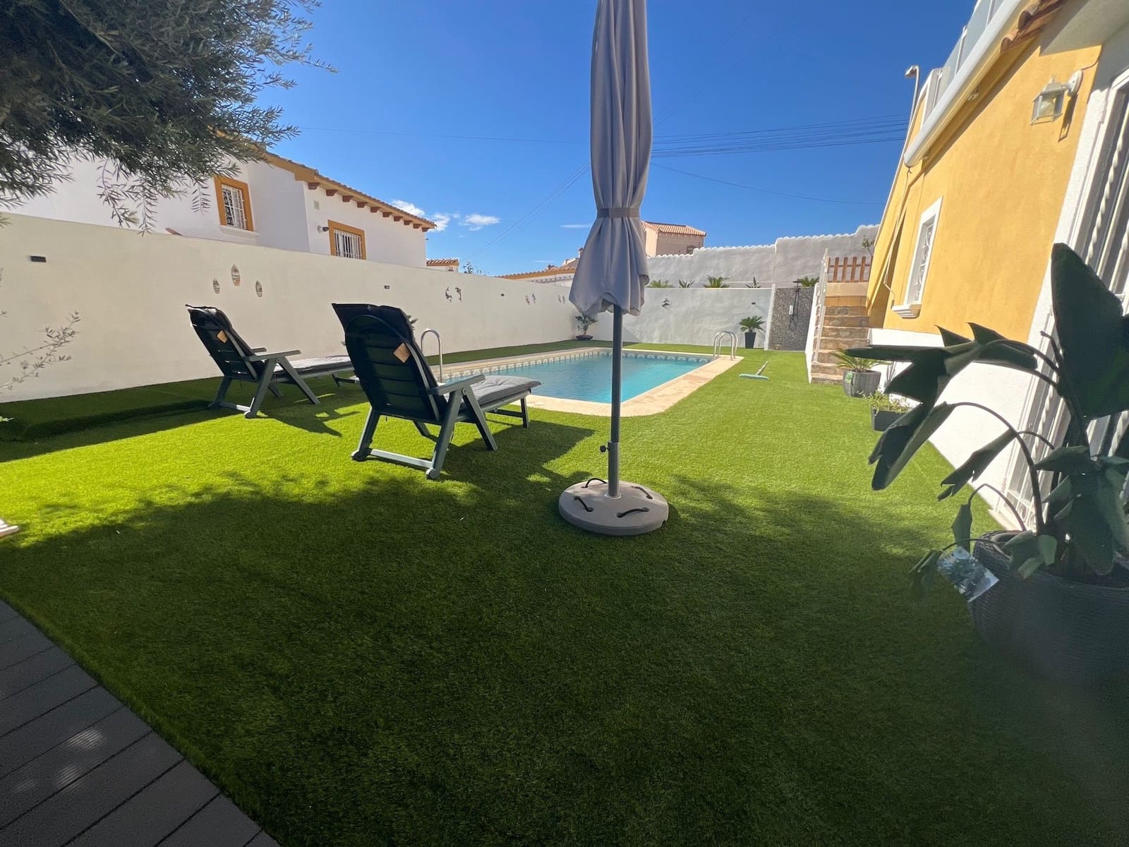 3 quarto Moradia para venda em Villamartin com piscina garagem - 432 000 € (Ref: 8588084)