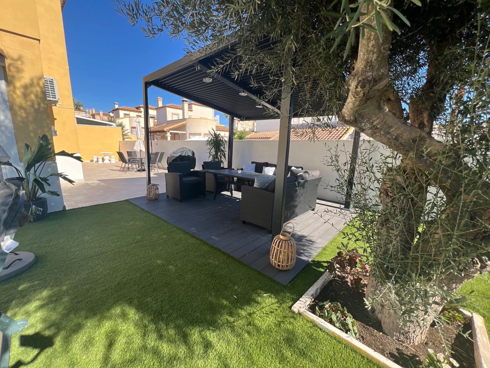 3 quarto Moradia para venda em Villamartin com piscina garagem - 432 000 € (Ref: 8588084)