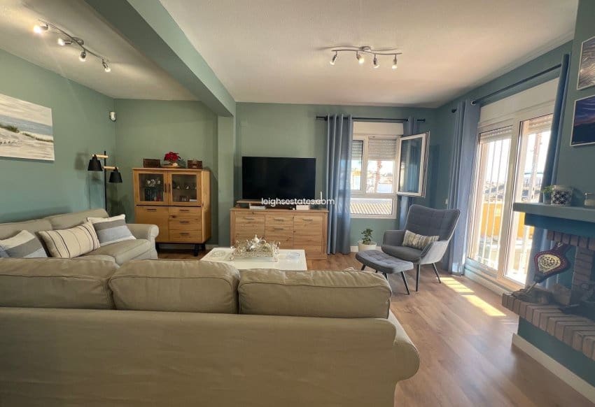 Chalet de 3 habitaciones en Villamartin en venta con piscina garaje - 432.000 € (Ref: 8588084)