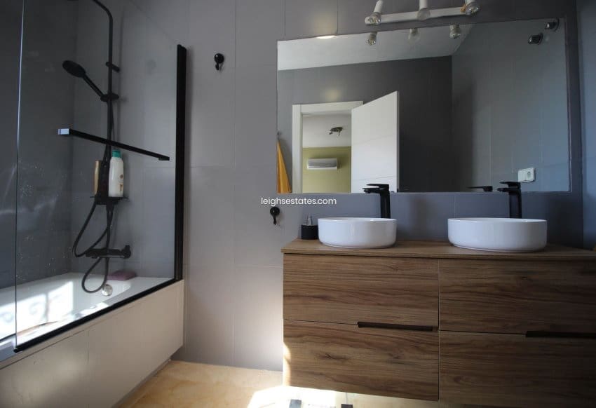 Chalet de 3 habitaciones en Villamartin en venta con piscina garaje - 432.000 € (Ref: 8588084)