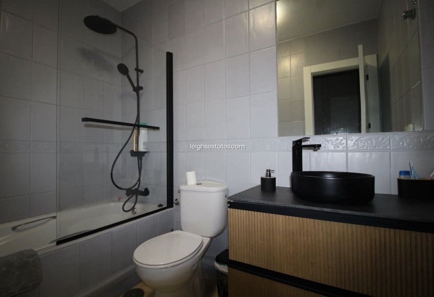 Chalet de 3 habitaciones en Villamartin en venta con piscina garaje - 432.000 € (Ref: 8588084)