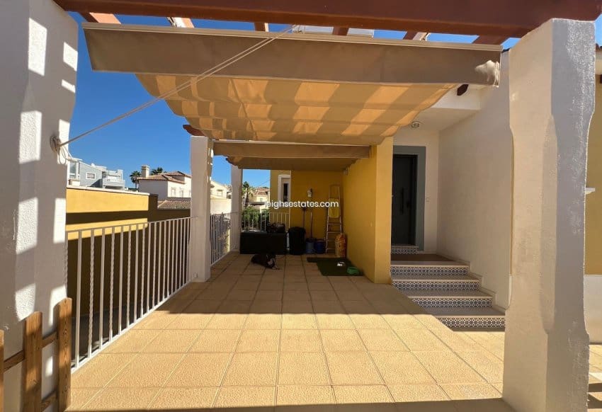 Chalet de 3 habitaciones en Villamartin en venta con piscina garaje - 432.000 € (Ref: 8588084)