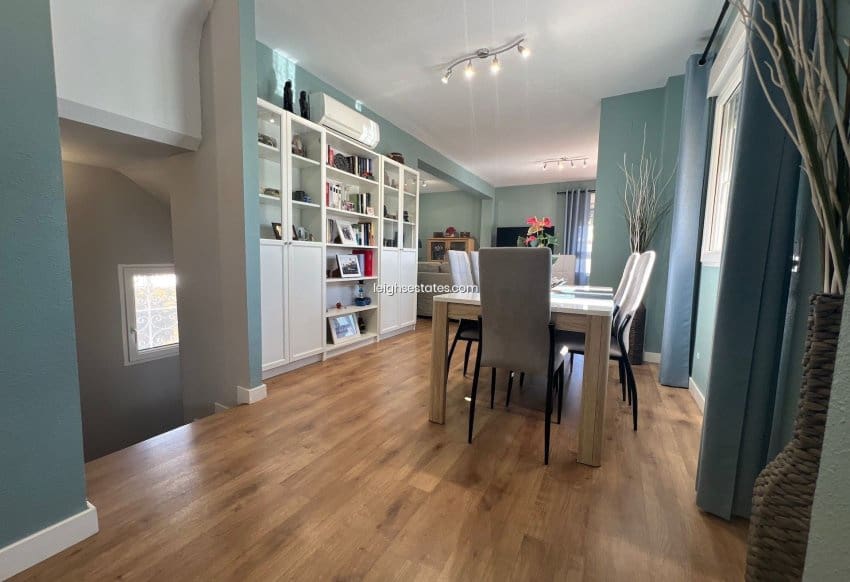 Chalet de 3 habitaciones en Villamartin en venta con piscina garaje - 432.000 € (Ref: 8588084)