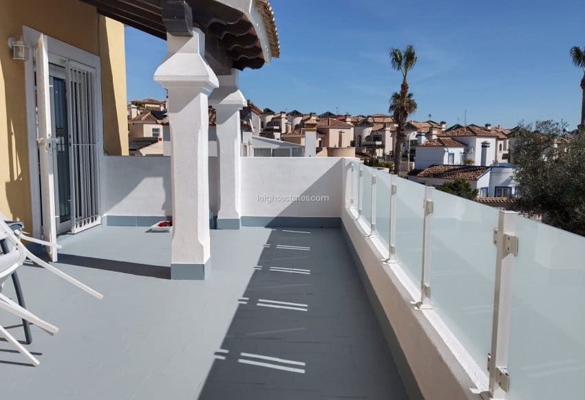 Chalet de 3 habitaciones en Villamartin en venta con piscina garaje - 432.000 € (Ref: 8588084)