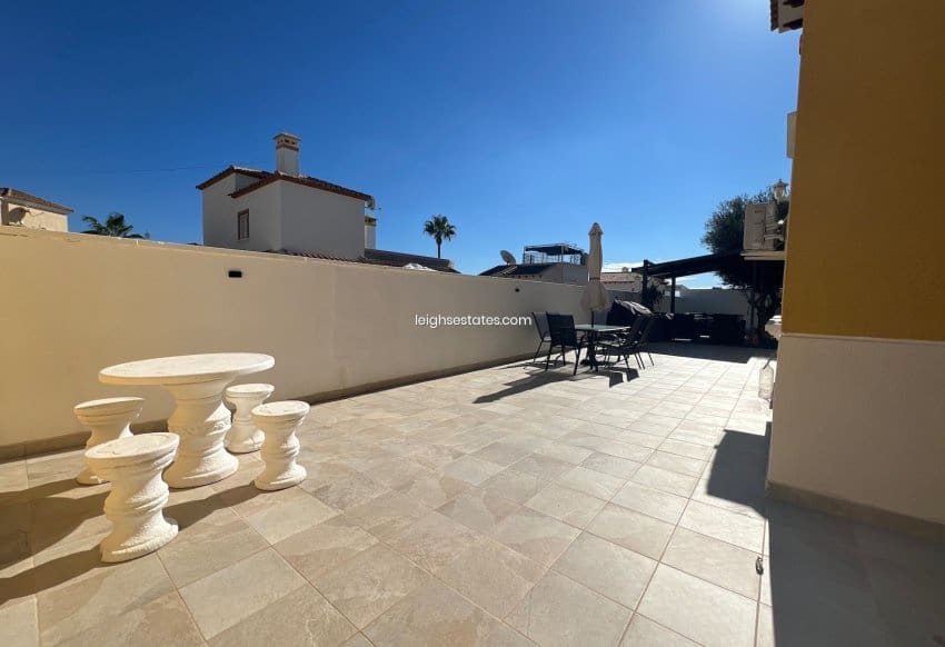 Chalet de 3 habitaciones en Villamartin en venta con piscina garaje - 432.000 € (Ref: 8588084)