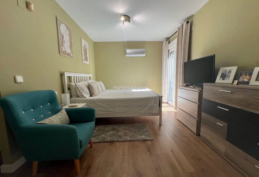 Chalet de 3 habitaciones en Villamartin en venta con piscina garaje - 432.000 € (Ref: 8588084)