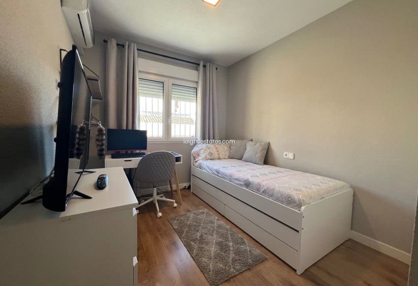 Chalet de 3 habitaciones en Villamartin en venta con piscina garaje - 432.000 € (Ref: 8588084)