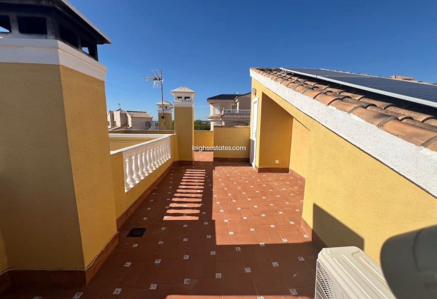 Chalet de 3 habitaciones en Villamartin en venta con piscina garaje - 432.000 € (Ref: 8588084)