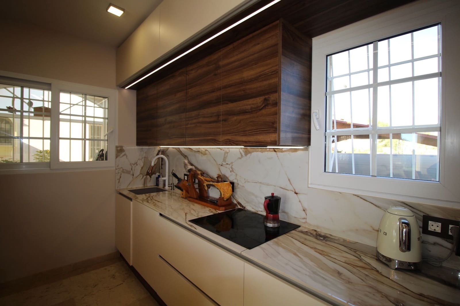 4 slaapkamer Villa te koop in Villamartin met zwembad garage - € 830.000 (Ref: 8723688)