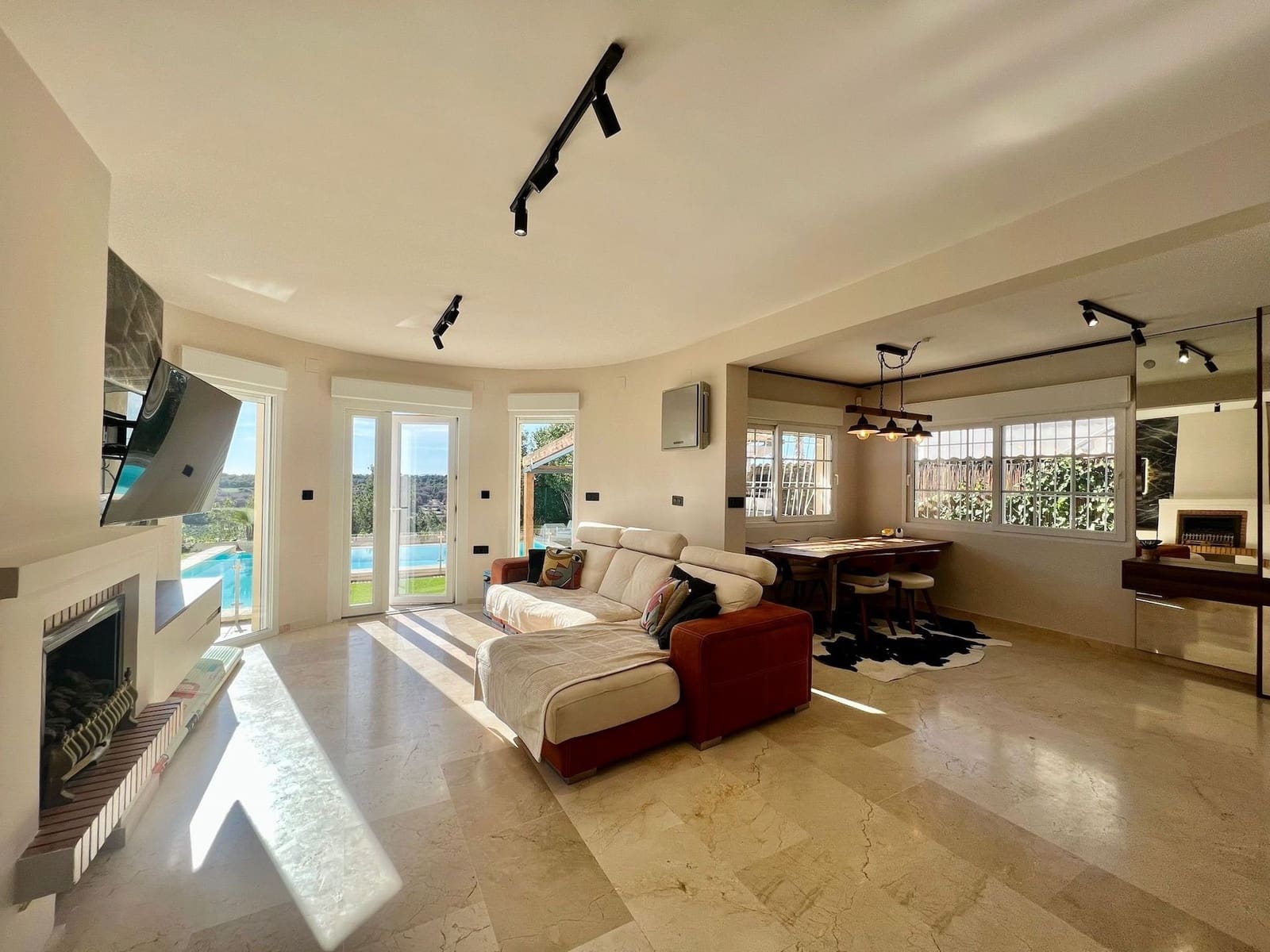 4 slaapkamer Villa te koop in Villamartin met zwembad garage - € 830.000 (Ref: 8723688)