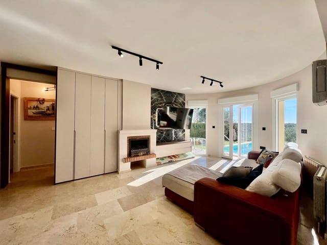 4 slaapkamer Villa te koop in Villamartin, Orihuela met zwembad garage - € 830.000 (Ref: 8723688)