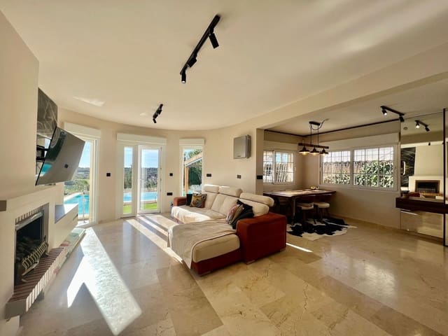 4 slaapkamer Villa te koop in Villamartin, Orihuela met zwembad garage - € 830.000 (Ref: 8723688)