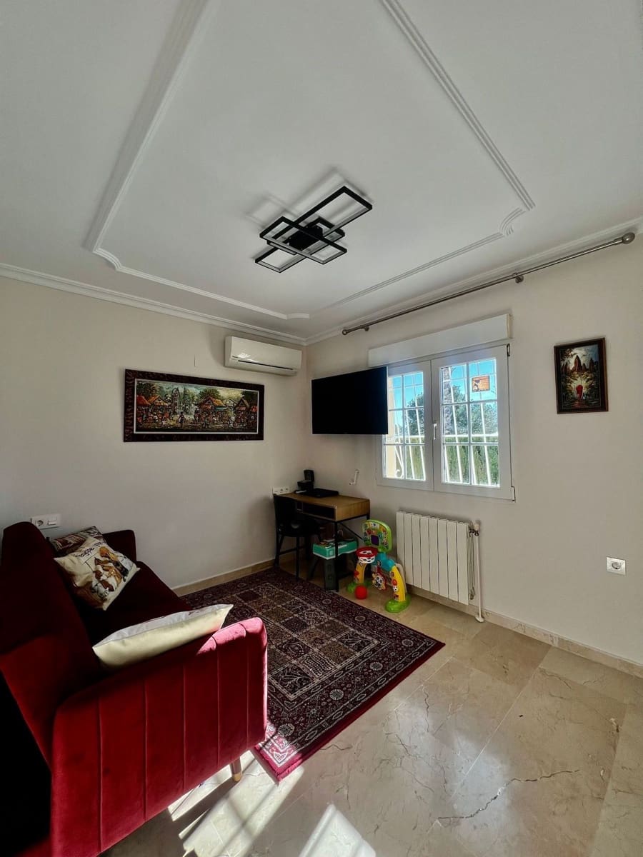 4 slaapkamer Villa te koop in Villamartin met zwembad garage - € 830.000 (Ref: 8723688)