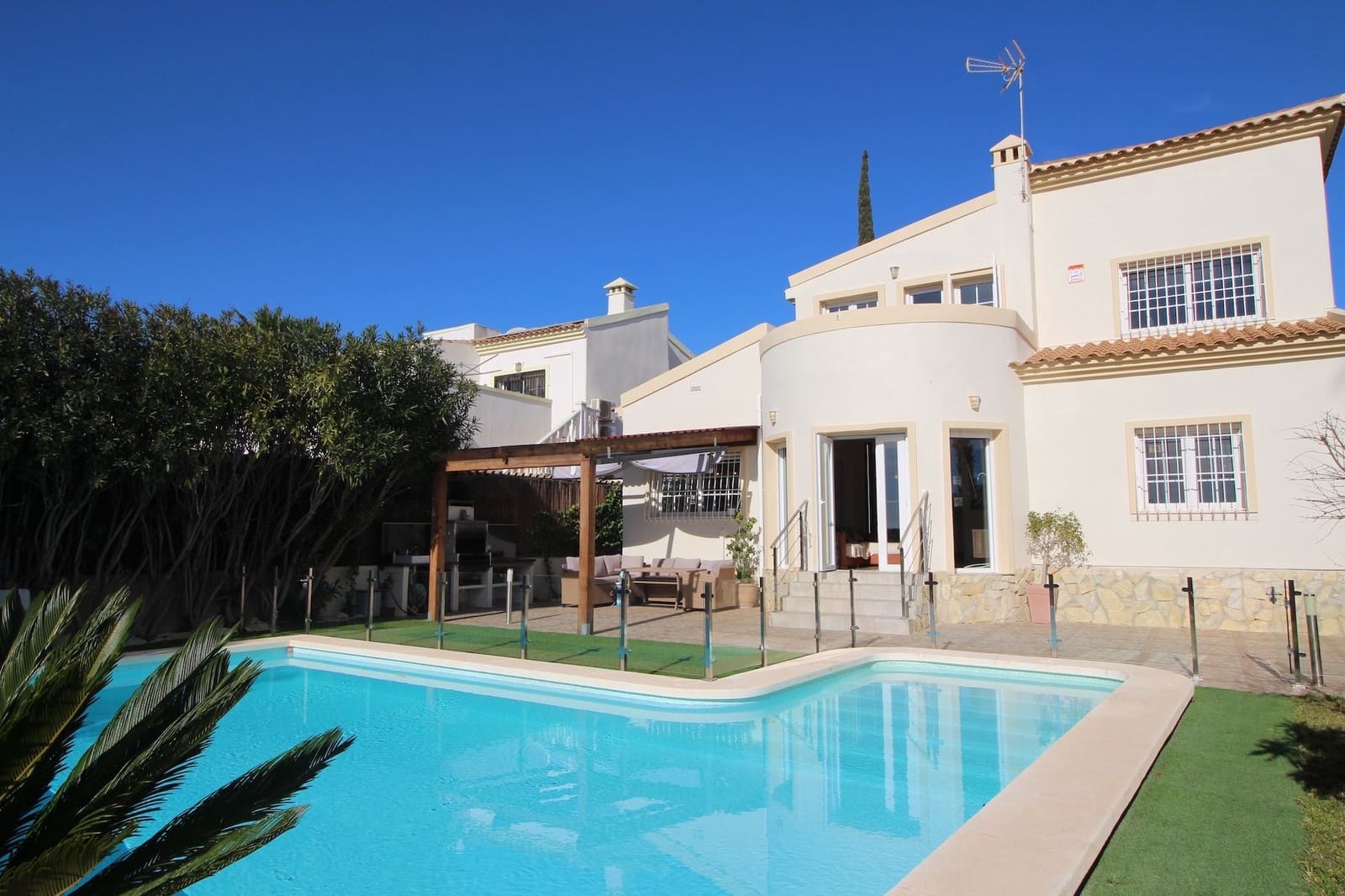 4 slaapkamer Villa te koop in Villamartin met zwembad garage - € 830.000 (Ref: 8723688)