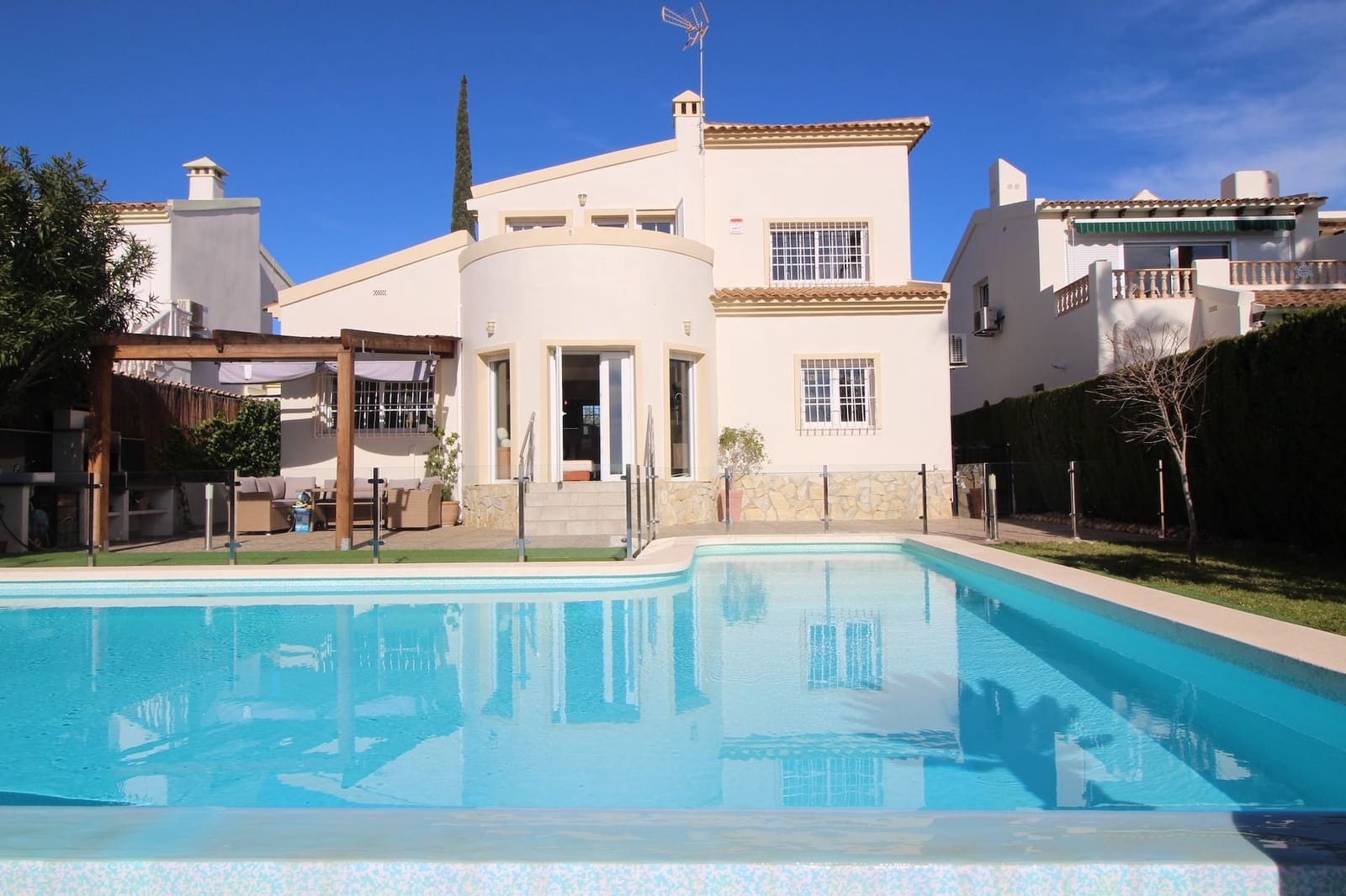 4 slaapkamer Villa te koop in Villamartin met zwembad garage - € 830.000 (Ref: 8723688)