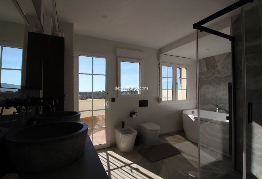 4 camera da letto Villa in vendita in Villamartin con piscina garage - 830.000 € (Rif: 8723688)