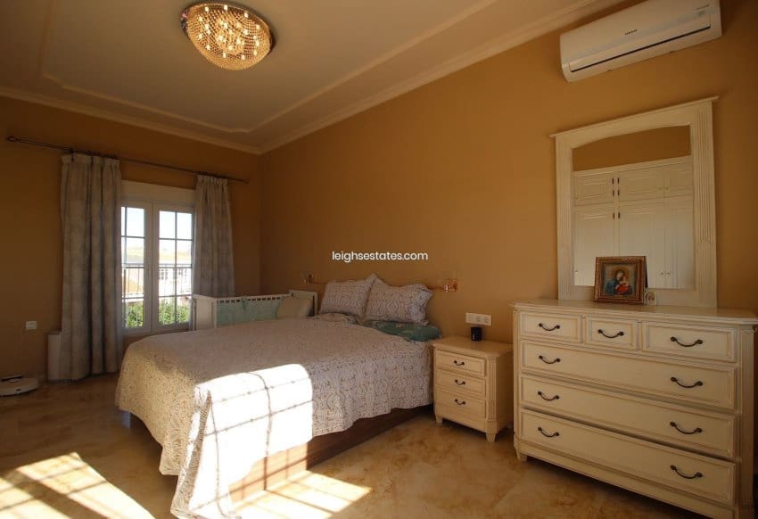 4 camera da letto Villa in vendita in Villamartin con piscina garage - 830.000 € (Rif: 8723688)