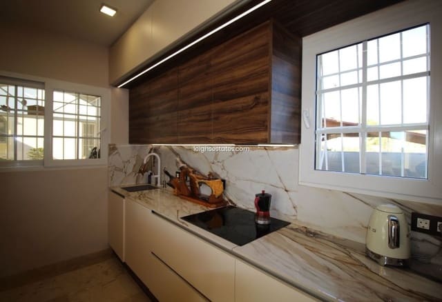 Chalet de 4 habitaciones en Villamartin, Orihuela en venta con piscina garaje - 830.000 € (Ref: 8723688)