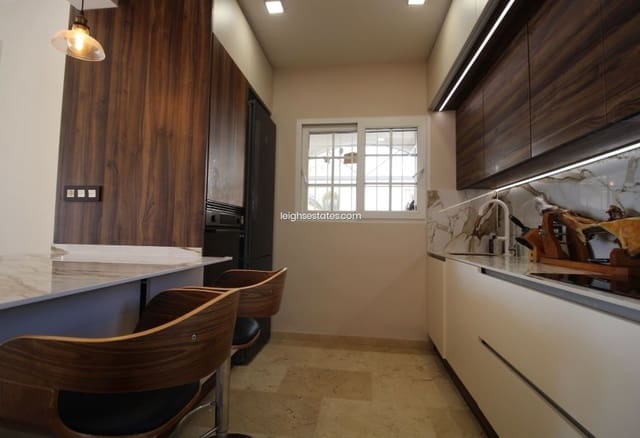 Chalet de 4 habitaciones en Villamartin, Orihuela en venta con piscina garaje - 830.000 € (Ref: 8723688)