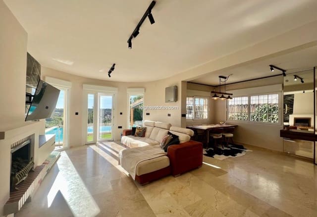 Chalet de 4 habitaciones en Villamartin, Orihuela en venta con piscina garaje - 830.000 € (Ref: 8723688)