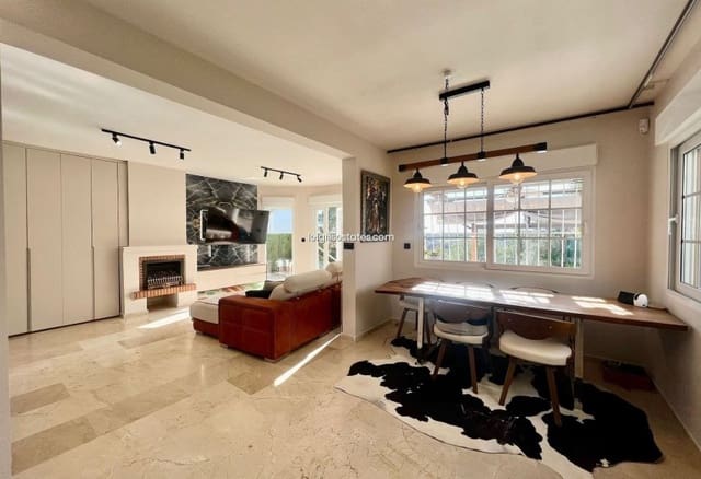 Chalet de 4 habitaciones en Villamartin, Orihuela en venta con piscina garaje - 830.000 € (Ref: 8723688)