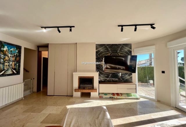 Chalet de 4 habitaciones en Villamartin, Orihuela en venta con piscina garaje - 830.000 € (Ref: 8723688)