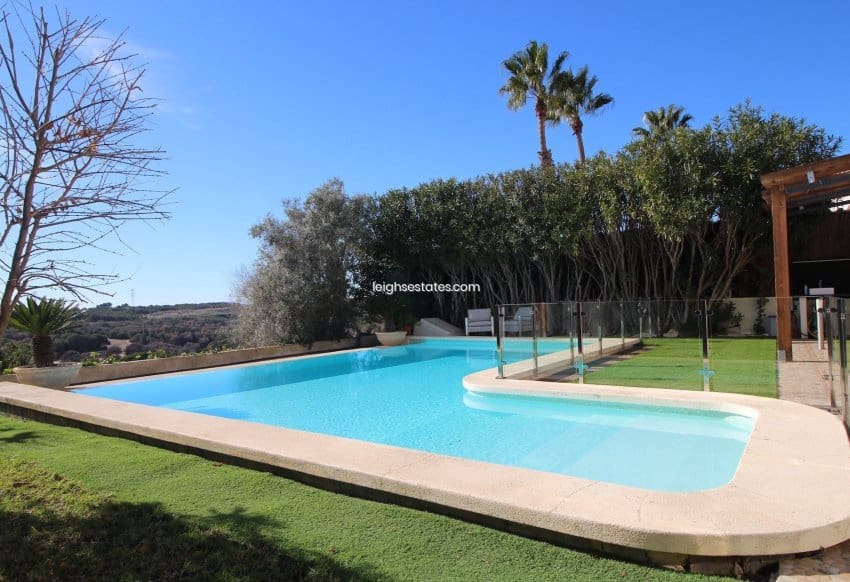 4 camera da letto Villa in vendita in Villamartin con piscina garage - 830.000 € (Rif: 8723688)