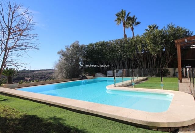 Chalet de 4 habitaciones en Villamartin, Orihuela en venta con piscina garaje - 830.000 € (Ref: 8723688)