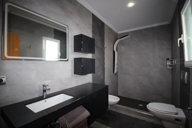 Chalet de 3 habitaciones en Los Balcones en venta con piscina garaje - 380.000 € (Ref: 8769944)