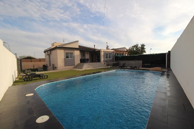 Chalet de 3 habitaciones en Los Balcones en venta con piscina garaje - 380.000 € (Ref: 8769944)