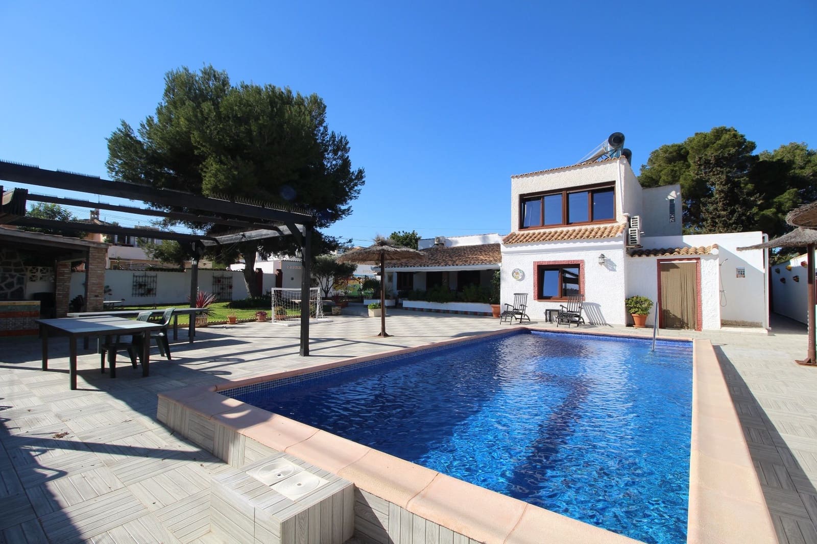 9 Zimmer Villa zu verkaufen in Orihuela Costa mit Pool Garage - 690.000 € (Ref: 8775902)