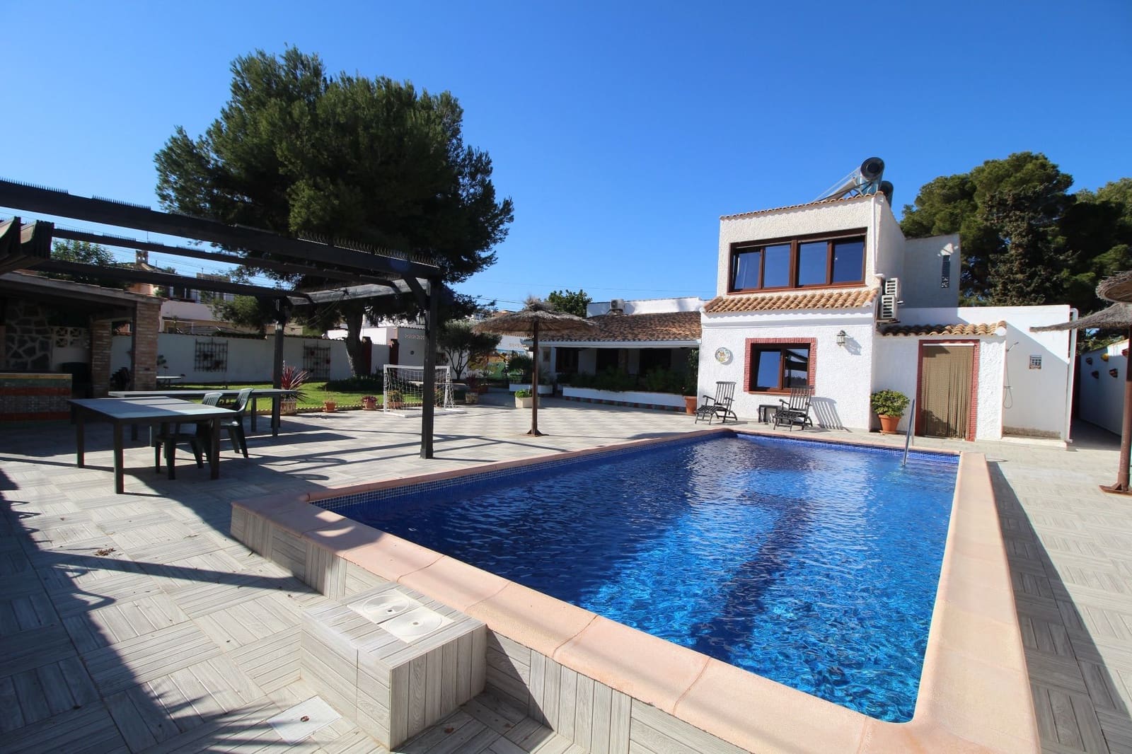 9 Zimmer Villa zu verkaufen in Orihuela Costa mit Pool Garage - 690.000 € (Ref: 8775902)