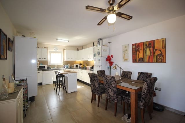 Chalet de 6 habitaciones en Los Balcones en venta con piscina garaje - 630.000 € (Ref: 8809217)