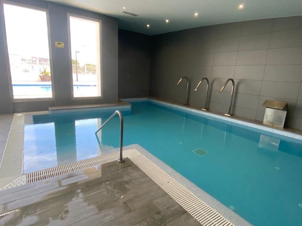 2 Zimmer Apartment zu verkaufen in Villamartin mit Pool Garage - 320.000 € (Ref: 8836320)