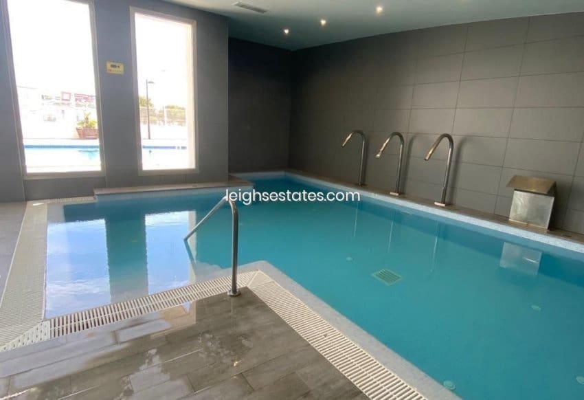 2 makuuhuone Huoneisto myytävänä paikassa Villamartin mukana uima-altaan 
autotalli - 320 000 € (Ref: 8836320)