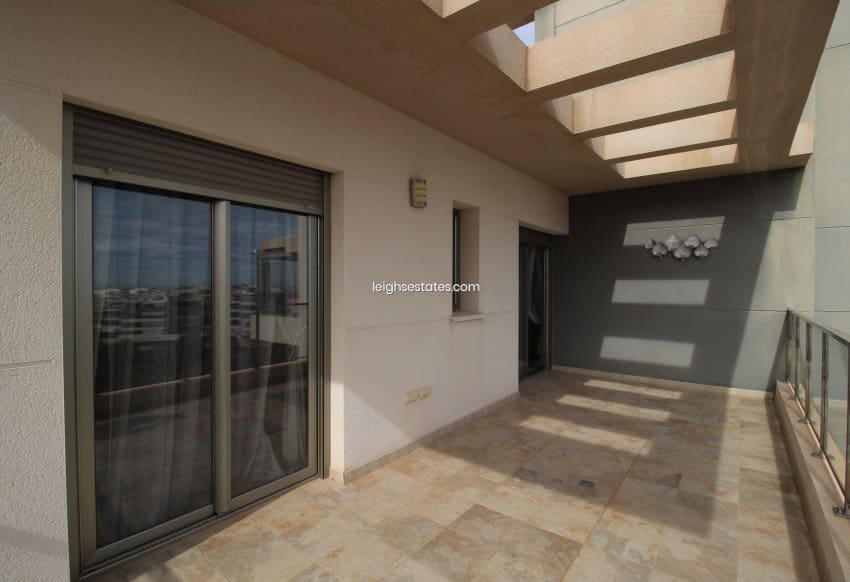 2 makuuhuone Huoneisto myytävänä paikassa Villamartin mukana uima-altaan 
autotalli - 320 000 € (Ref: 8836320)