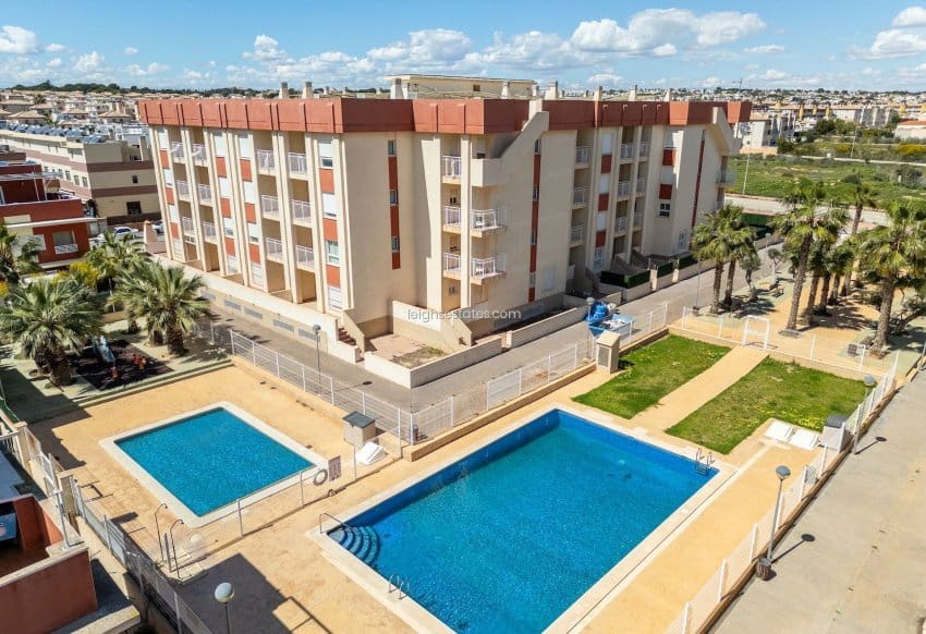 2 bedroom Apartment for sale in Orihuela Costa with pool garage - € 186,500 (Ref: 8873934)